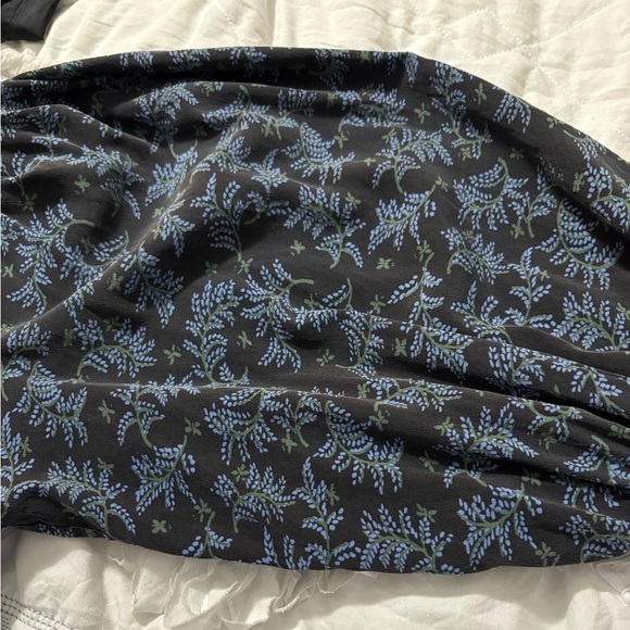 Veronica Beard Black Clarke Silk Blouse. Button Back, Leg of Mutton Sleeves. - Picture 15 of 16